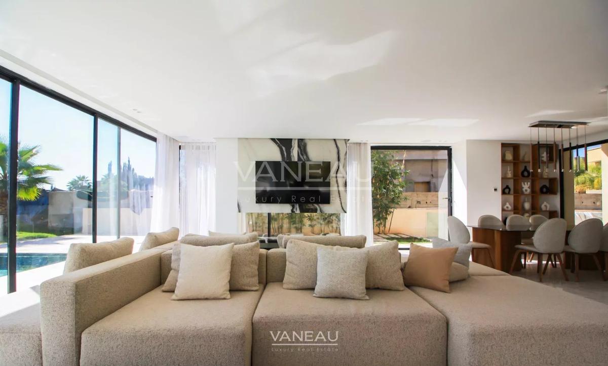 Superbe villa contemporaine en première ligne de golf