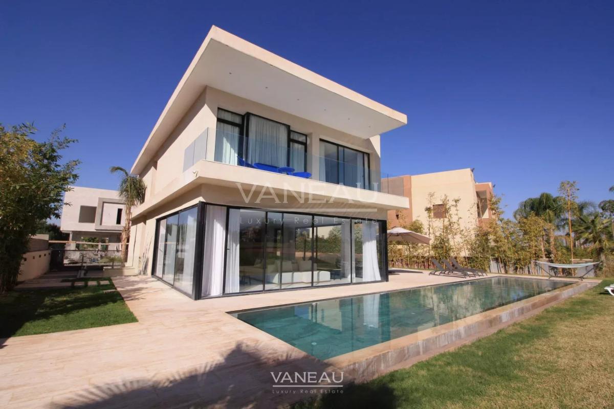 Superbe villa contemporaine en première ligne de golf