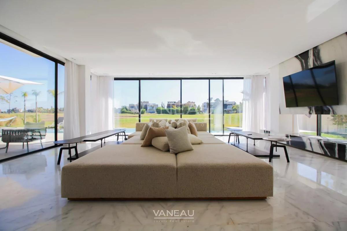 Superbe villa contemporaine en première ligne de golf
