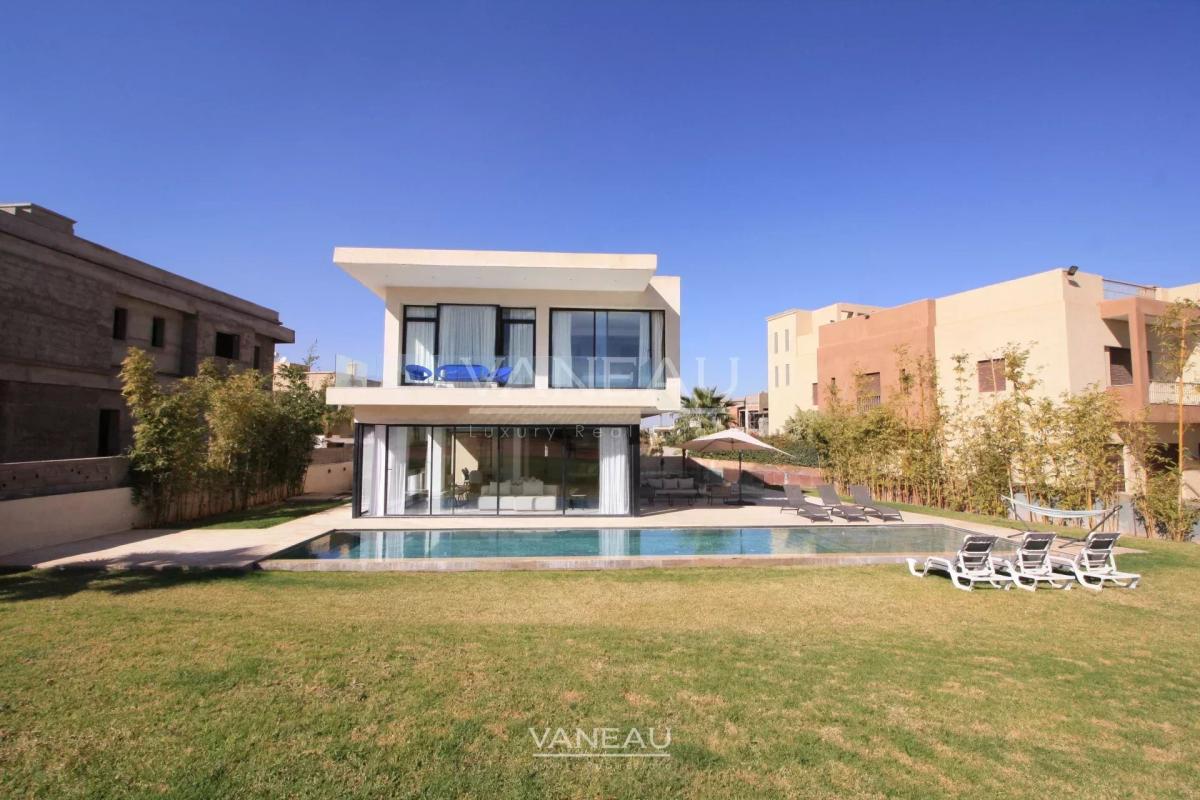 Superbe villa contemporaine en première ligne de golf