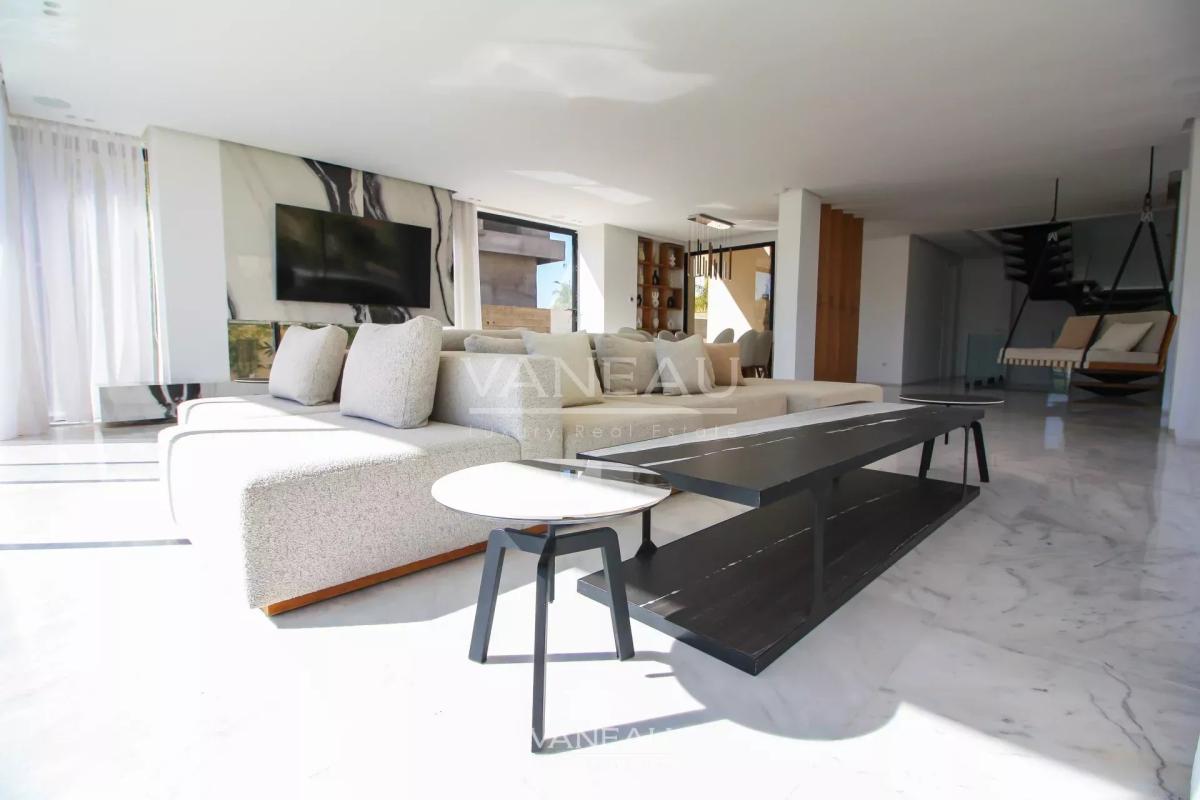 Superbe villa contemporaine en première ligne de golf
