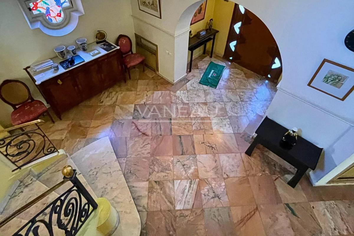 VENTE VILLA DE LUXE AU COEUR DE CASABLANCA