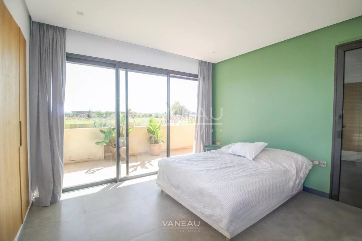 SOMPTUEUSE VILLA EN PREMIÈRE LIGNE DE GOLF À VENDRE