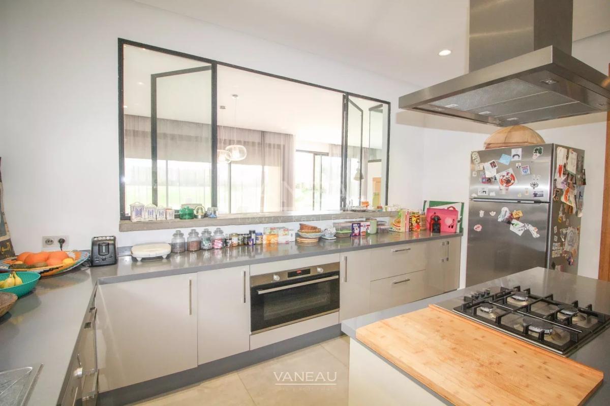 SOMPTUEUSE VILLA EN PREMIÈRE LIGNE DE GOLF À VENDRE