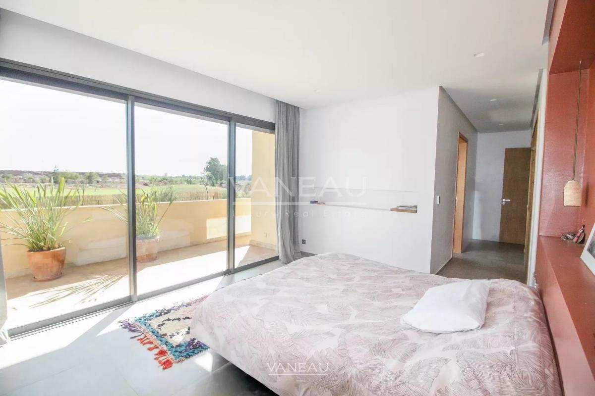 SOMPTUEUSE VILLA EN PREMIÈRE LIGNE DE GOLF À VENDRE