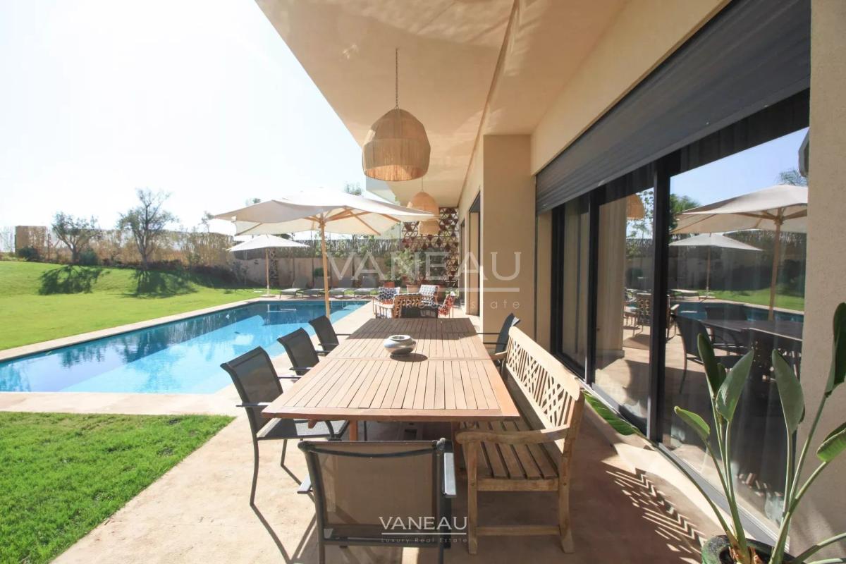 SOMPTUEUSE VILLA EN PREMIÈRE LIGNE DE GOLF À VENDRE