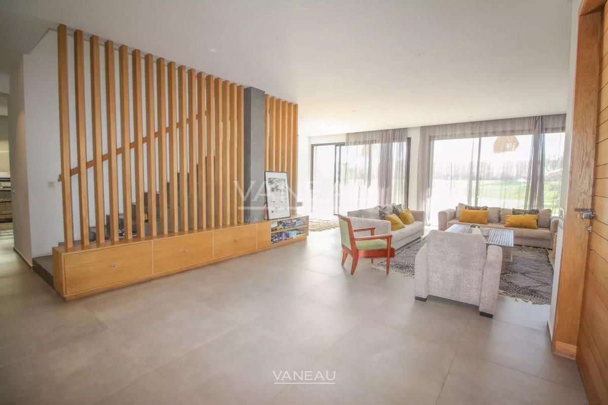 SOMPTUEUSE VILLA EN PREMIÈRE LIGNE DE GOLF À VENDRE