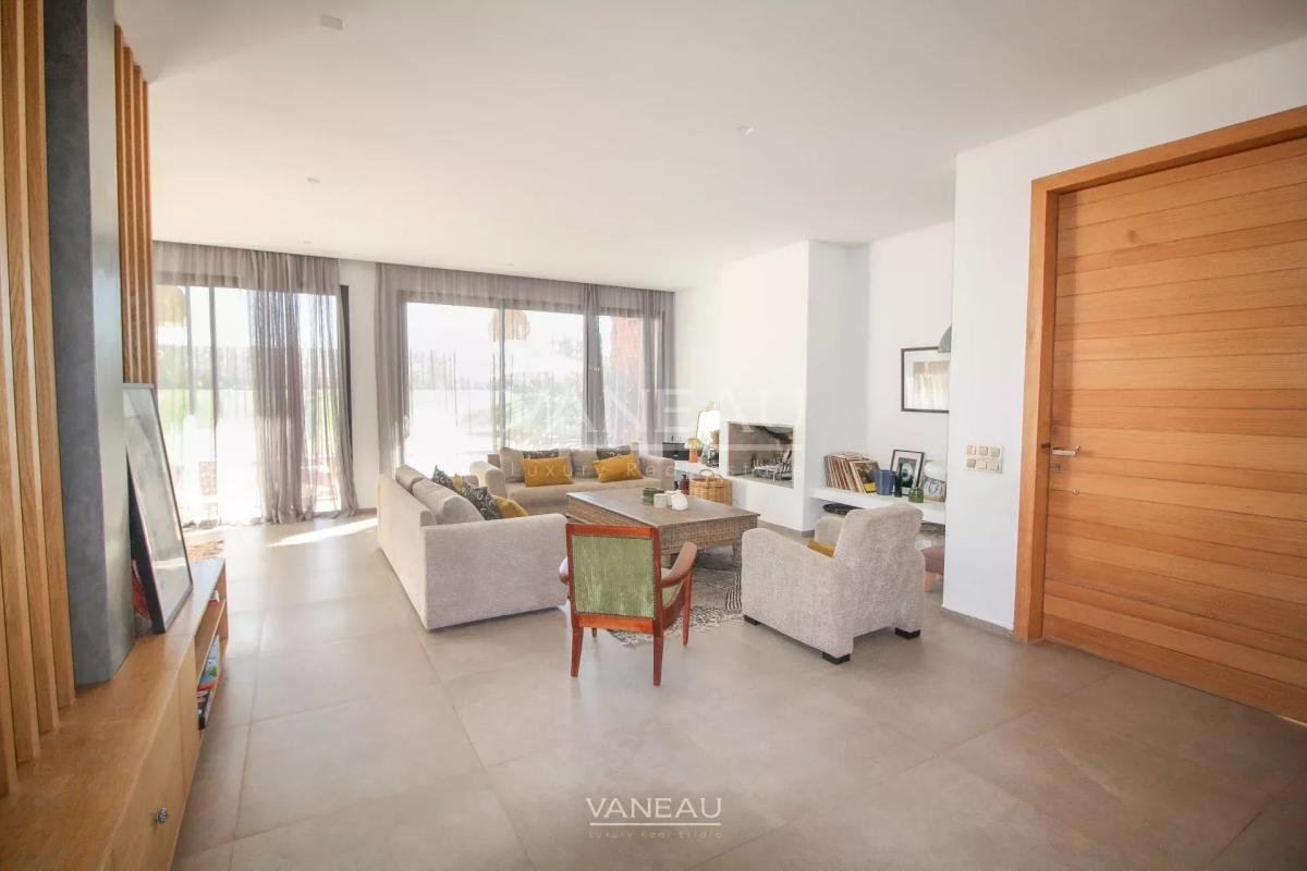 SOMPTUEUSE VILLA EN PREMIÈRE LIGNE DE GOLF À VENDRE