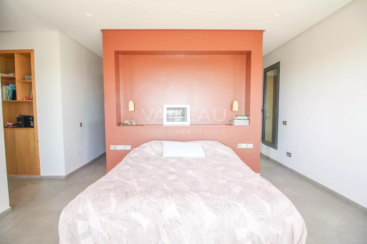 SOMPTUEUSE VILLA EN PREMIÈRE LIGNE DE GOLF À VENDRE