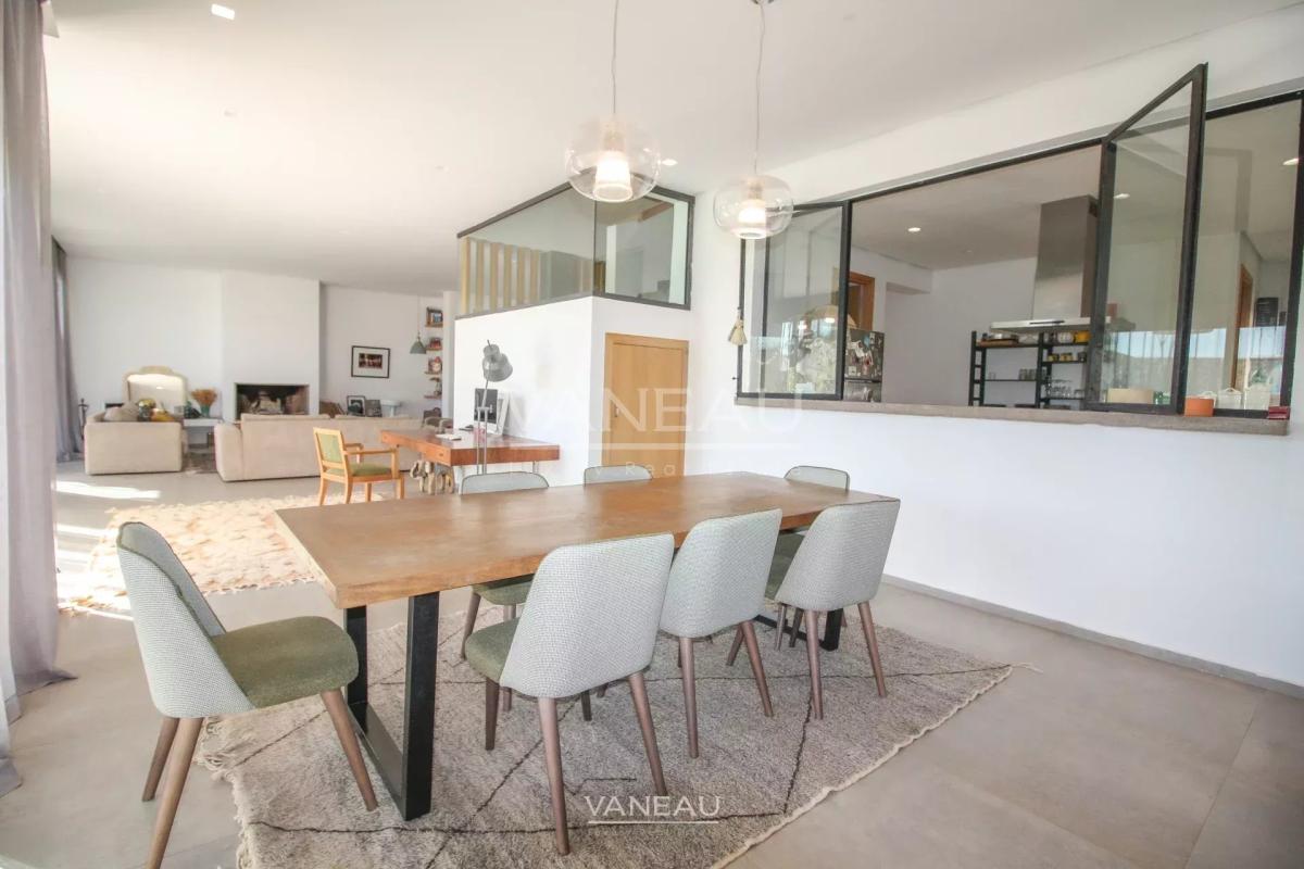 SOMPTUEUSE VILLA EN PREMIÈRE LIGNE DE GOLF À VENDRE