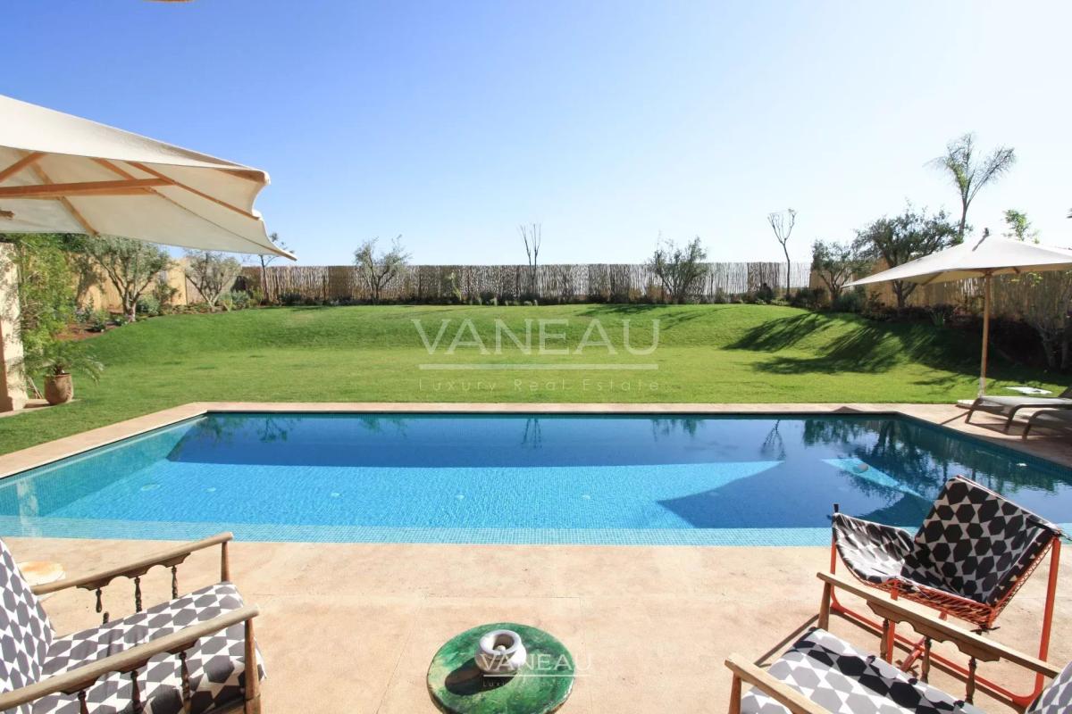 SOMPTUEUSE VILLA EN PREMIÈRE LIGNE DE GOLF À VENDRE