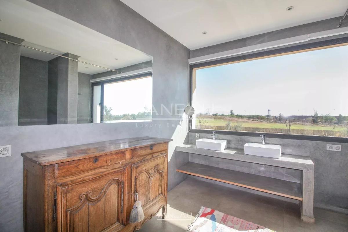 SOMPTUEUSE VILLA EN PREMIÈRE LIGNE DE GOLF À VENDRE