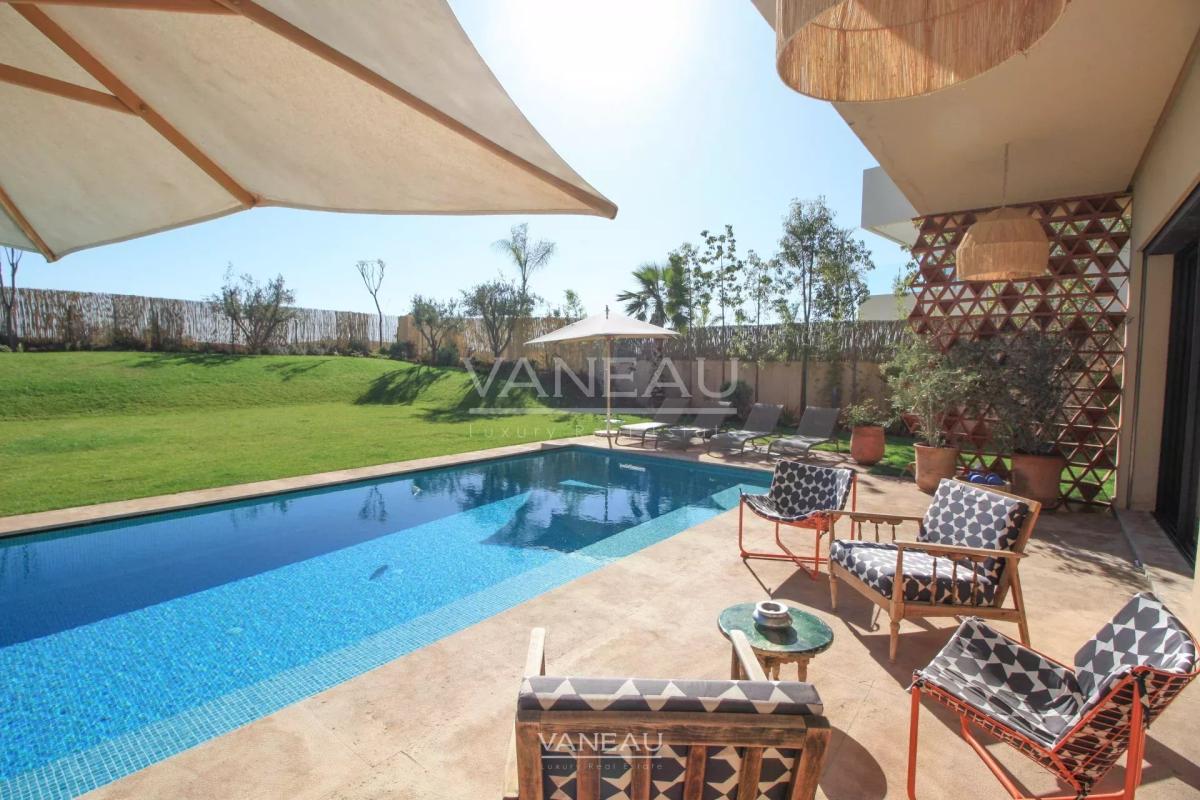 SOMPTUEUSE VILLA EN PREMIÈRE LIGNE DE GOLF À VENDRE
