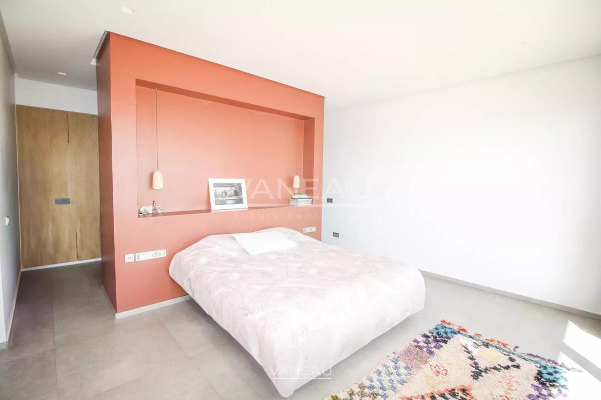 SOMPTUEUSE VILLA EN PREMIÈRE LIGNE DE GOLF À VENDRE