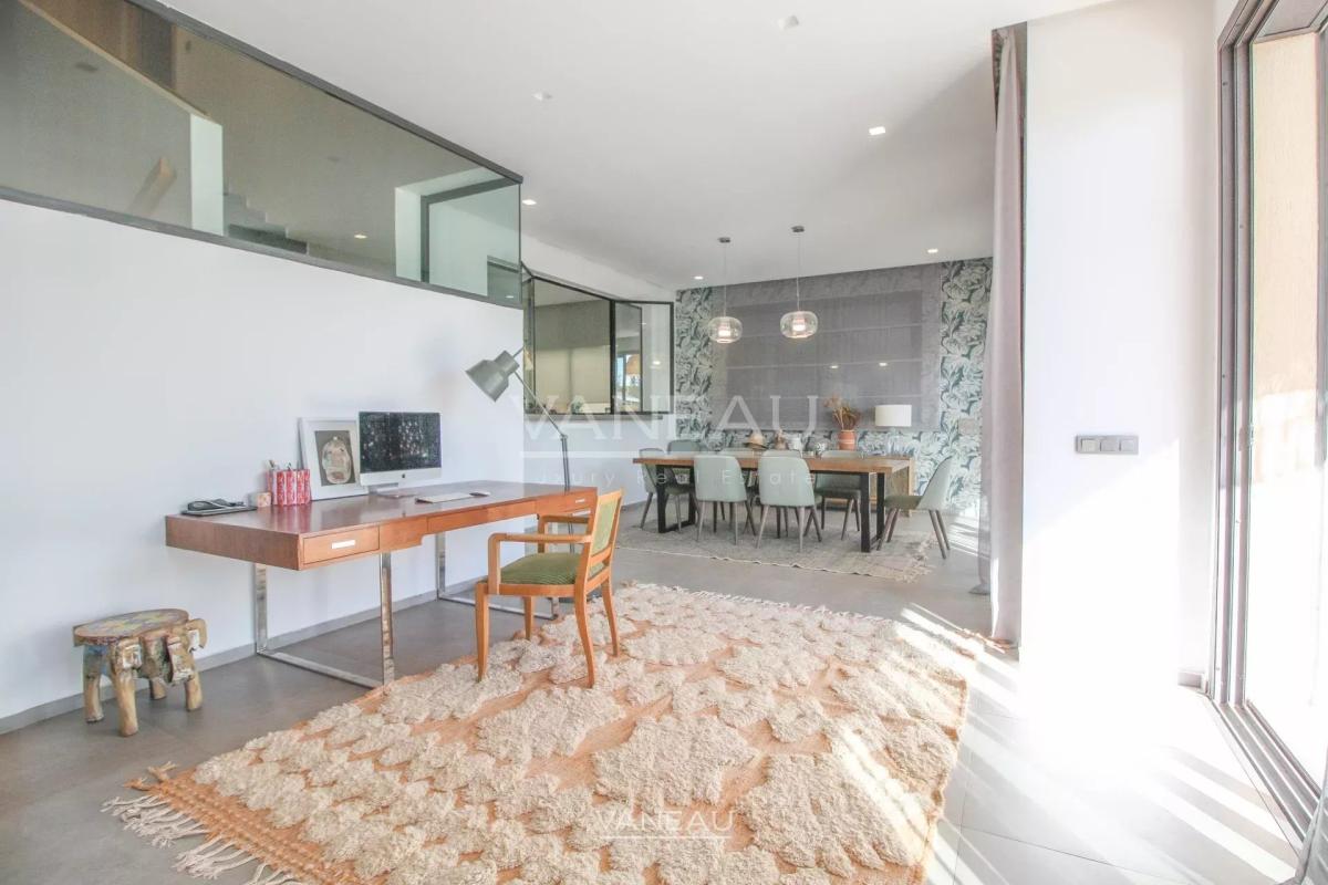 SOMPTUEUSE VILLA EN PREMIÈRE LIGNE DE GOLF À VENDRE