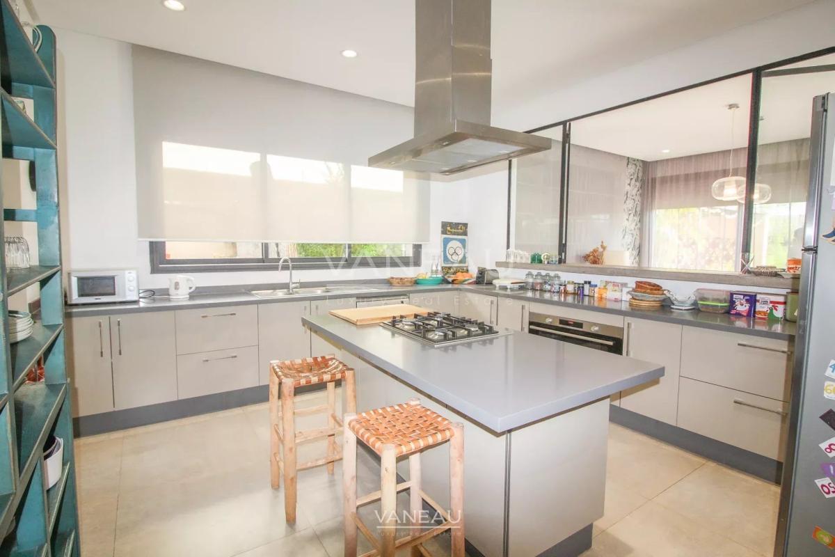 SOMPTUEUSE VILLA EN PREMIÈRE LIGNE DE GOLF À VENDRE