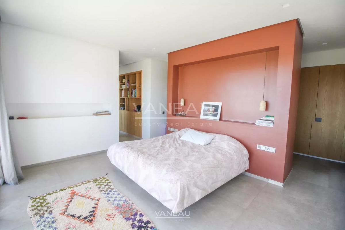 SOMPTUEUSE VILLA EN PREMIÈRE LIGNE DE GOLF À VENDRE
