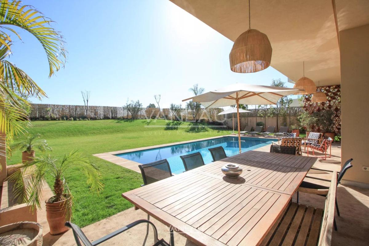 SOMPTUEUSE VILLA EN PREMIÈRE LIGNE DE GOLF À VENDRE