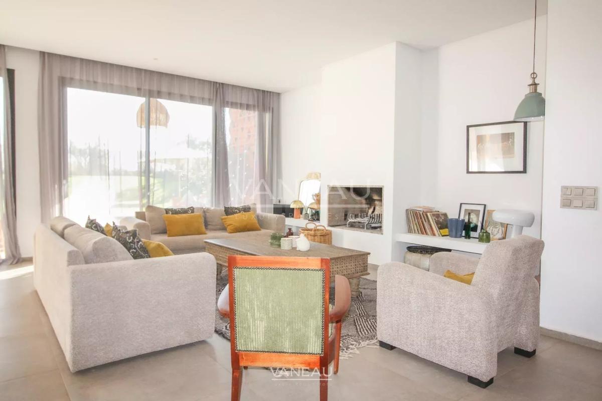 SOMPTUEUSE VILLA EN PREMIÈRE LIGNE DE GOLF À VENDRE