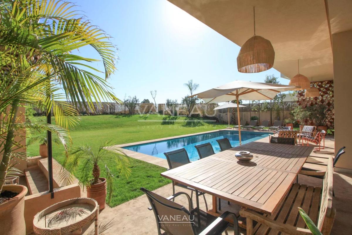 SOMPTUEUSE VILLA EN PREMIÈRE LIGNE DE GOLF À VENDRE