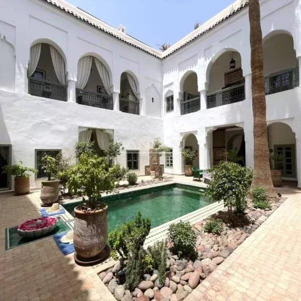 Riad d’exception – Grand patio avec piscine –