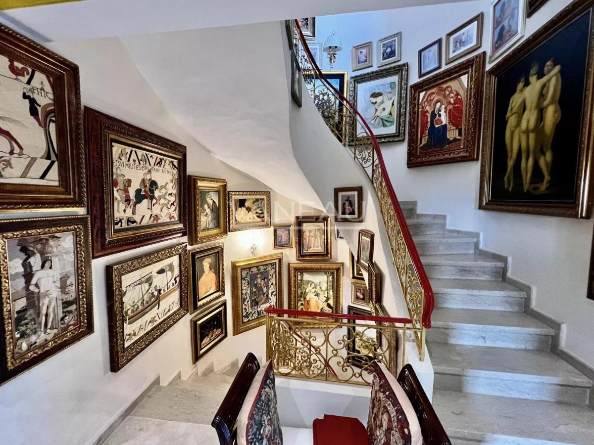 Villa à 15 minutes du centre ville dans une résidence sécurisée.
