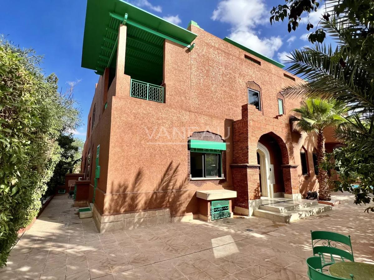 Villa à 15 minutes du centre ville dans une résidence sécurisée.