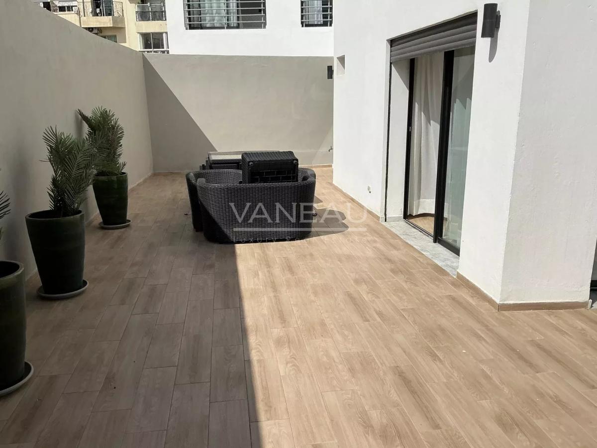 Studio neuf meublé avec une immense terrasse