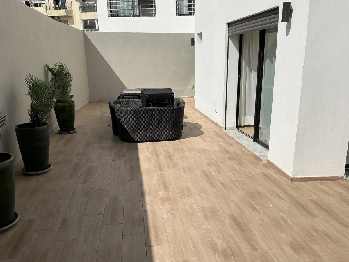 Studio neuf meublé avec une immense terrasse