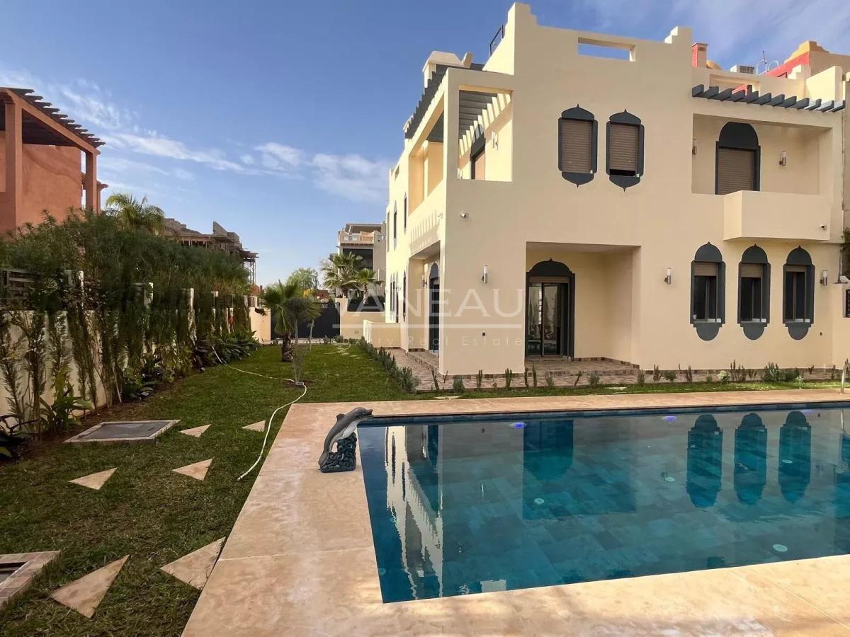 ****Villa de 150m² avec piscine***