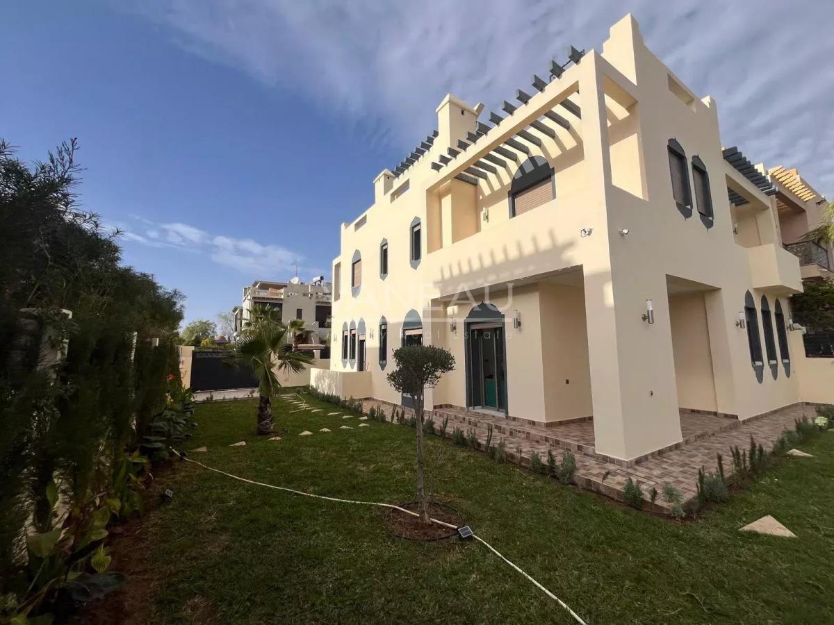 ****Villa de 150m² avec piscine***