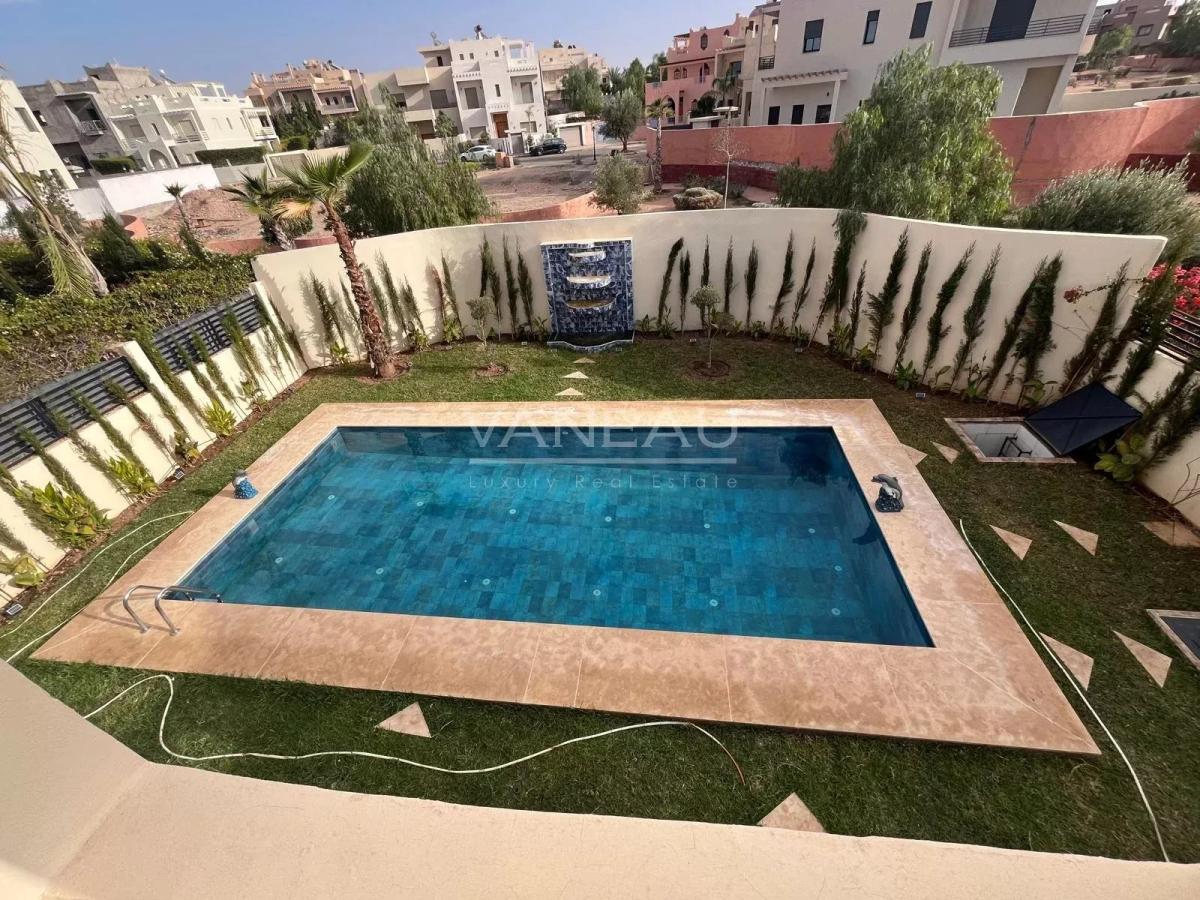 ****Villa de 150m² avec piscine***
