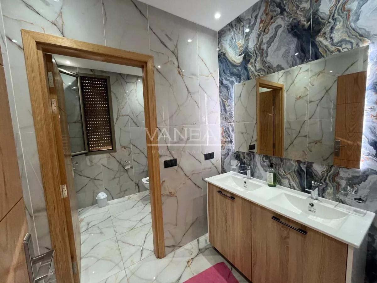 ****Villa de 150m² avec piscine***