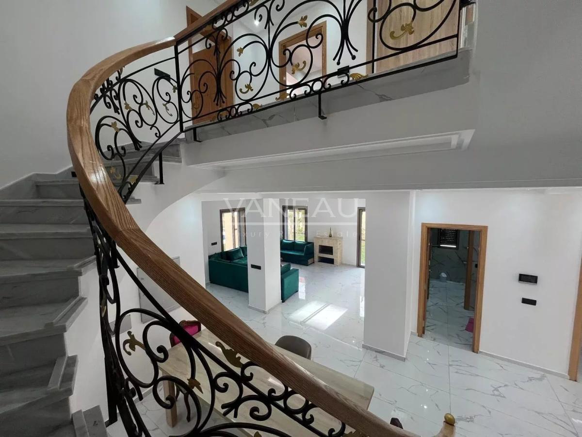 ****Villa de 150m² avec piscine***