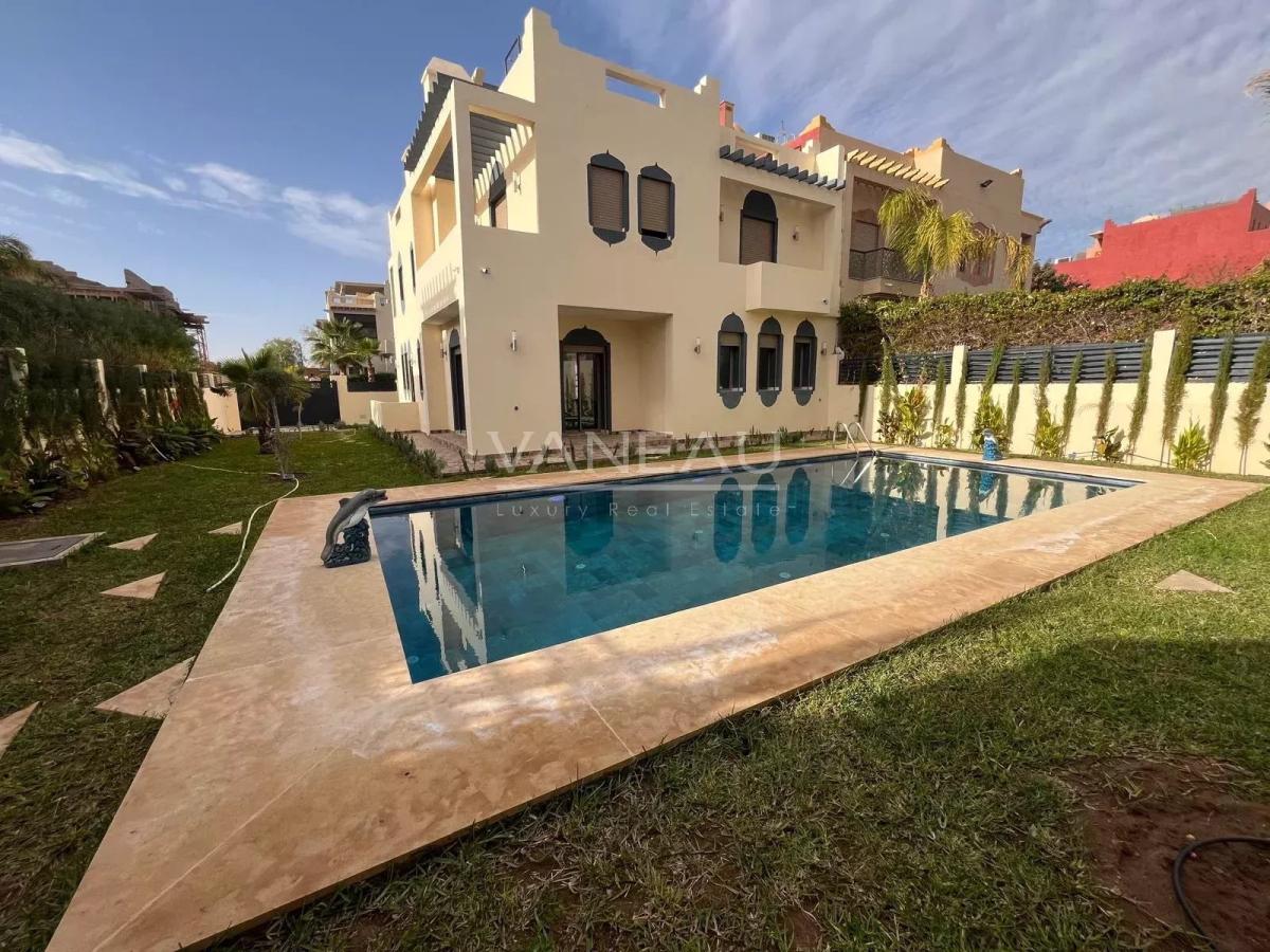 ****Villa de 150m² avec piscine***