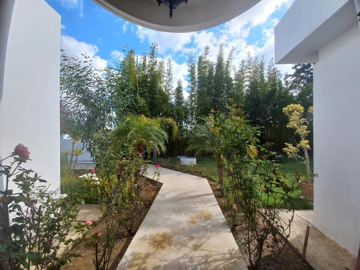 Villa avec jardin et piscine à louer Rabat Souissi