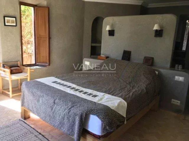 Propriété Exceptionnelle de 1000m2, 20Hectares de terrain