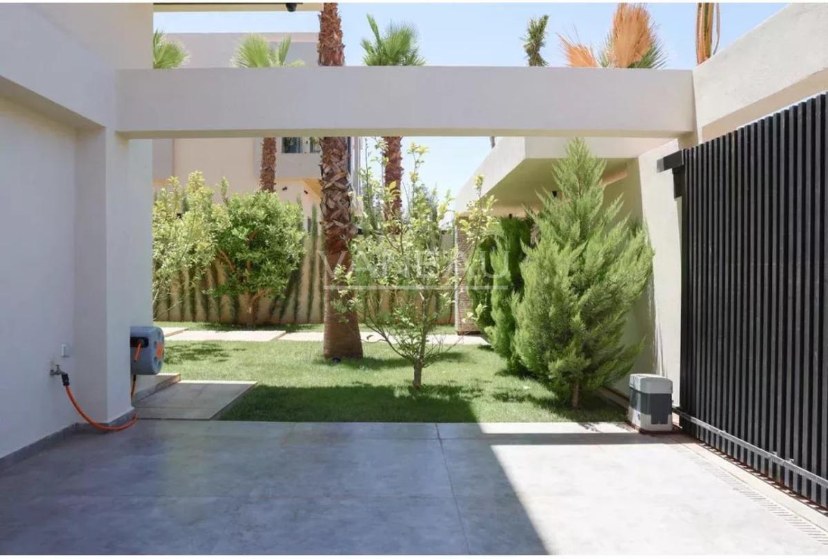 ***Superbe villa sur Golf à 25 minutes du centre***