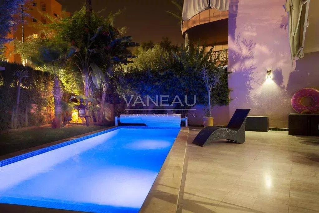 ***Duplex avec piscine privée au coeur de l'Hivernage***