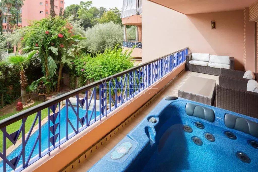 ***Duplex avec piscine privée au coeur de l'Hivernage***