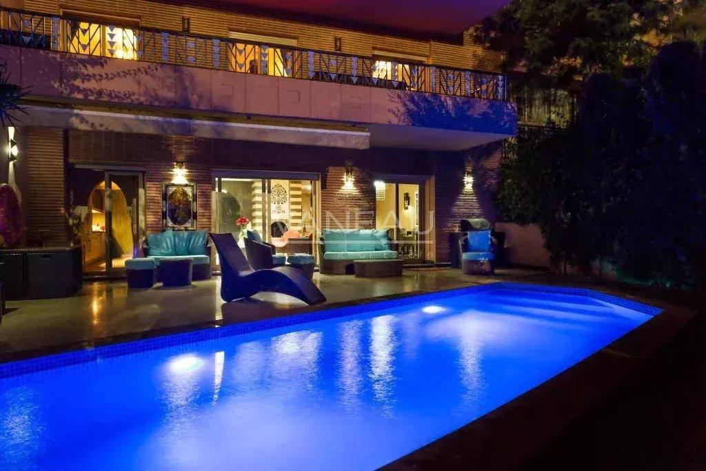 ***Duplex avec piscine privée au coeur de l'Hivernage***