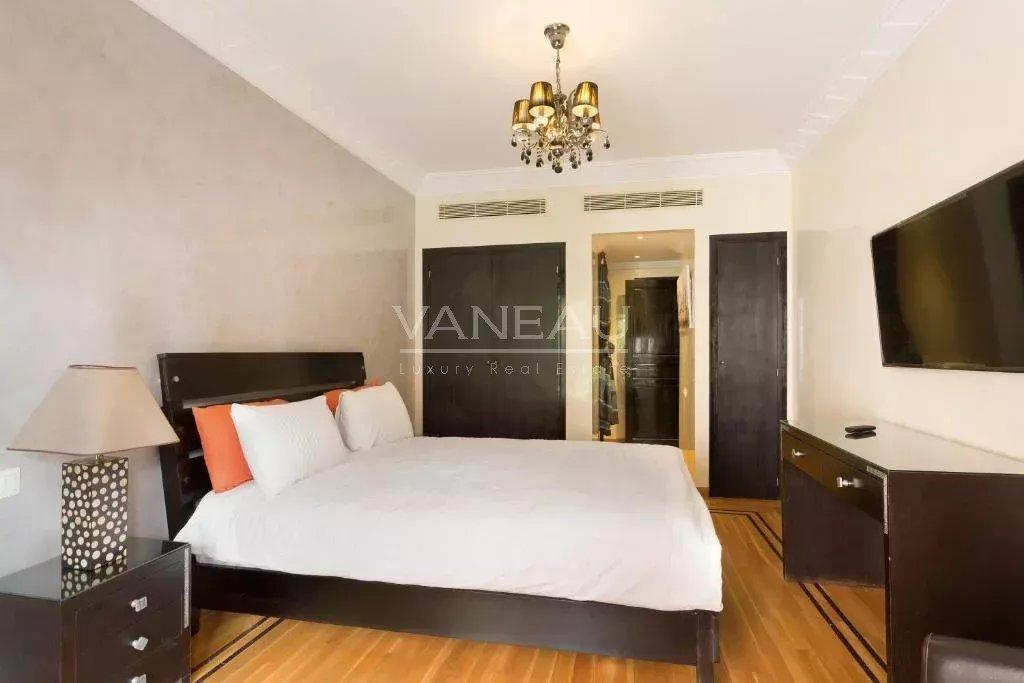 ***Duplex avec piscine privée au coeur de l'Hivernage***