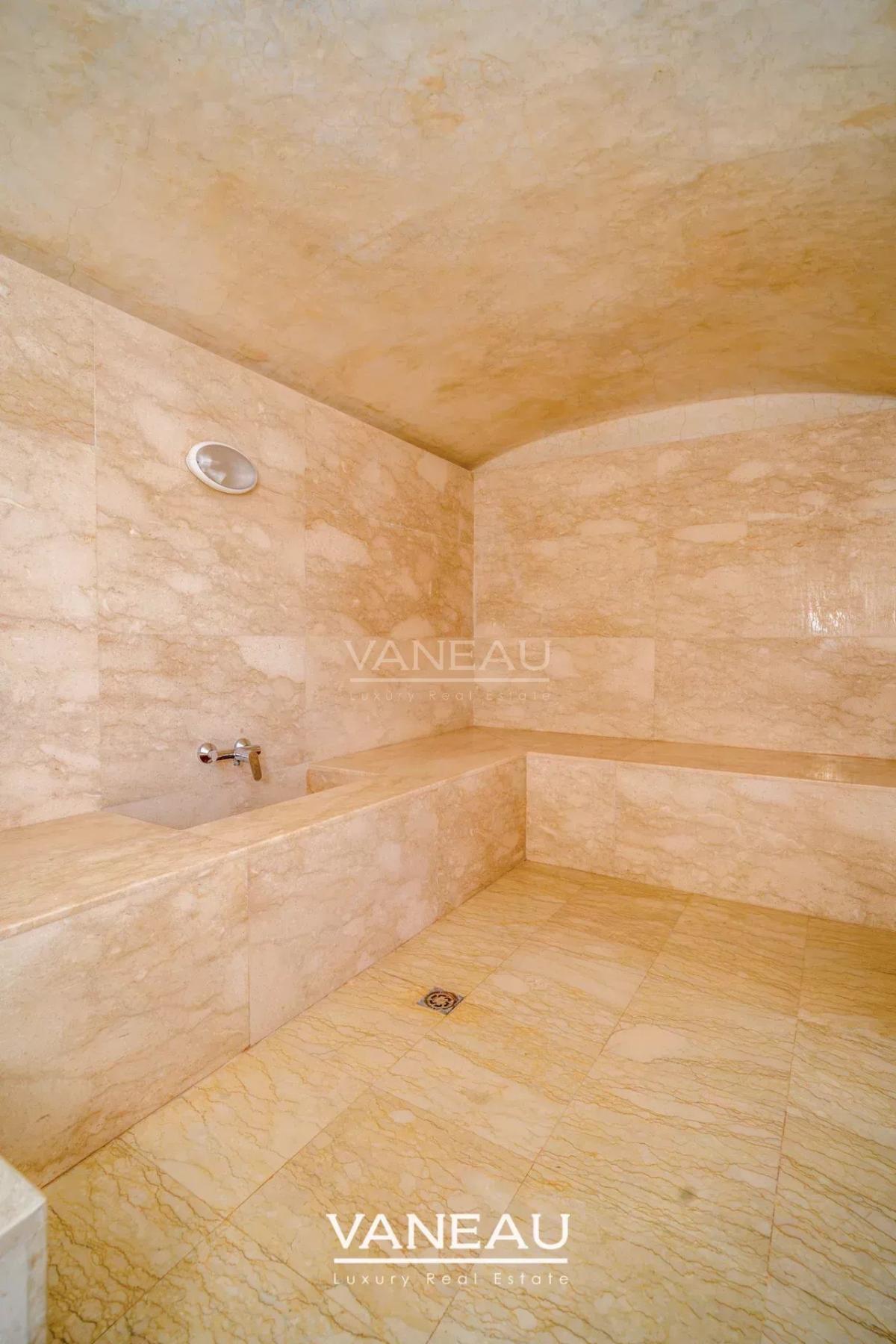 Villa contemporaine en deuxième ligne de Golf