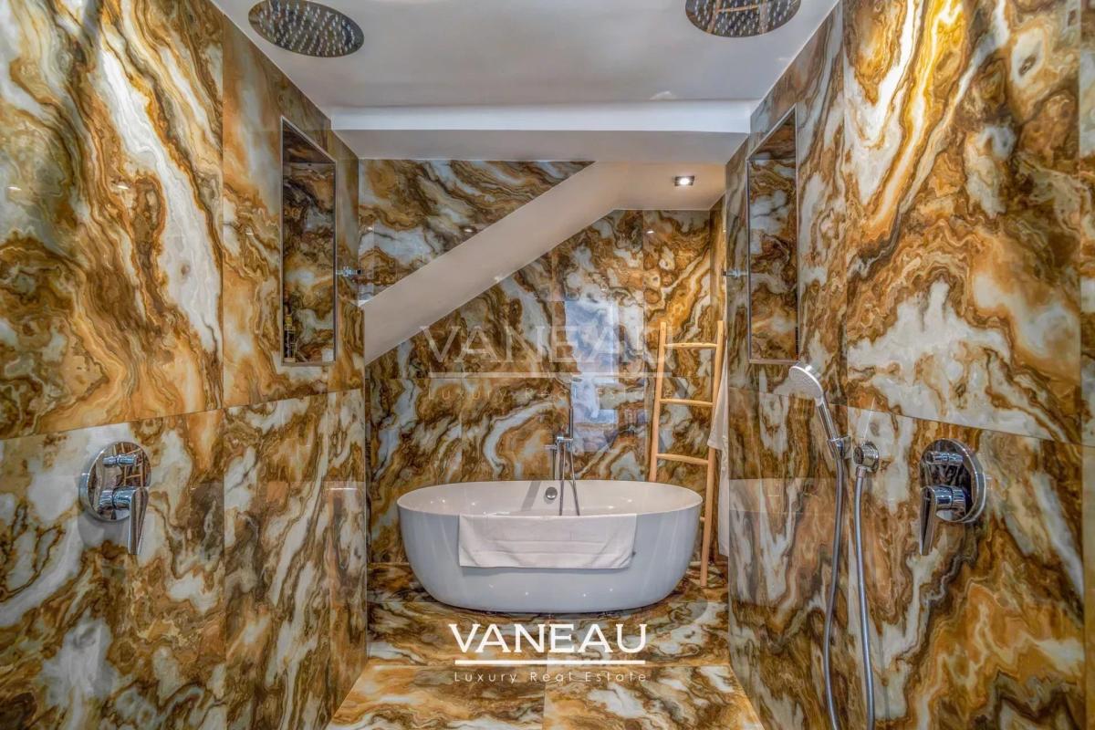 Villa contemporaine en deuxième ligne de Golf