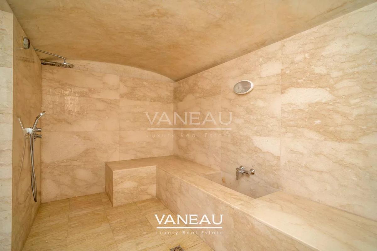 Villa contemporaine en deuxième ligne de Golf