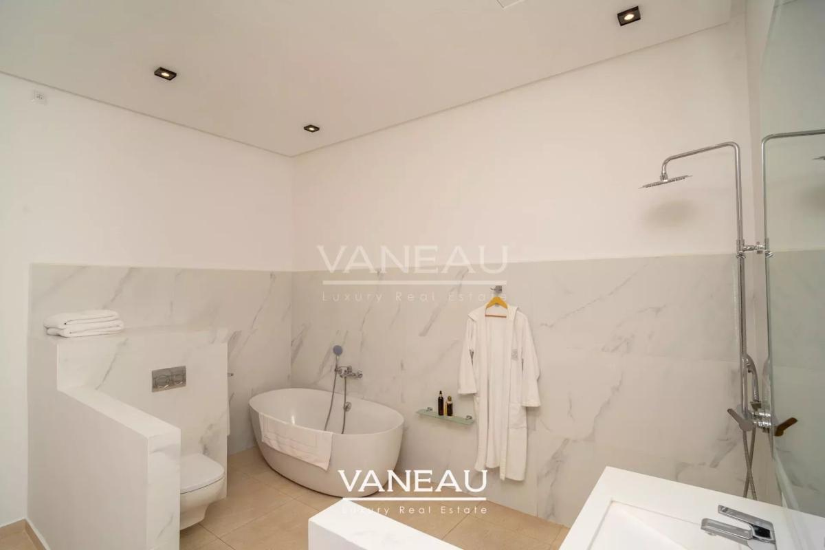 Villa contemporaine en deuxième ligne de Golf