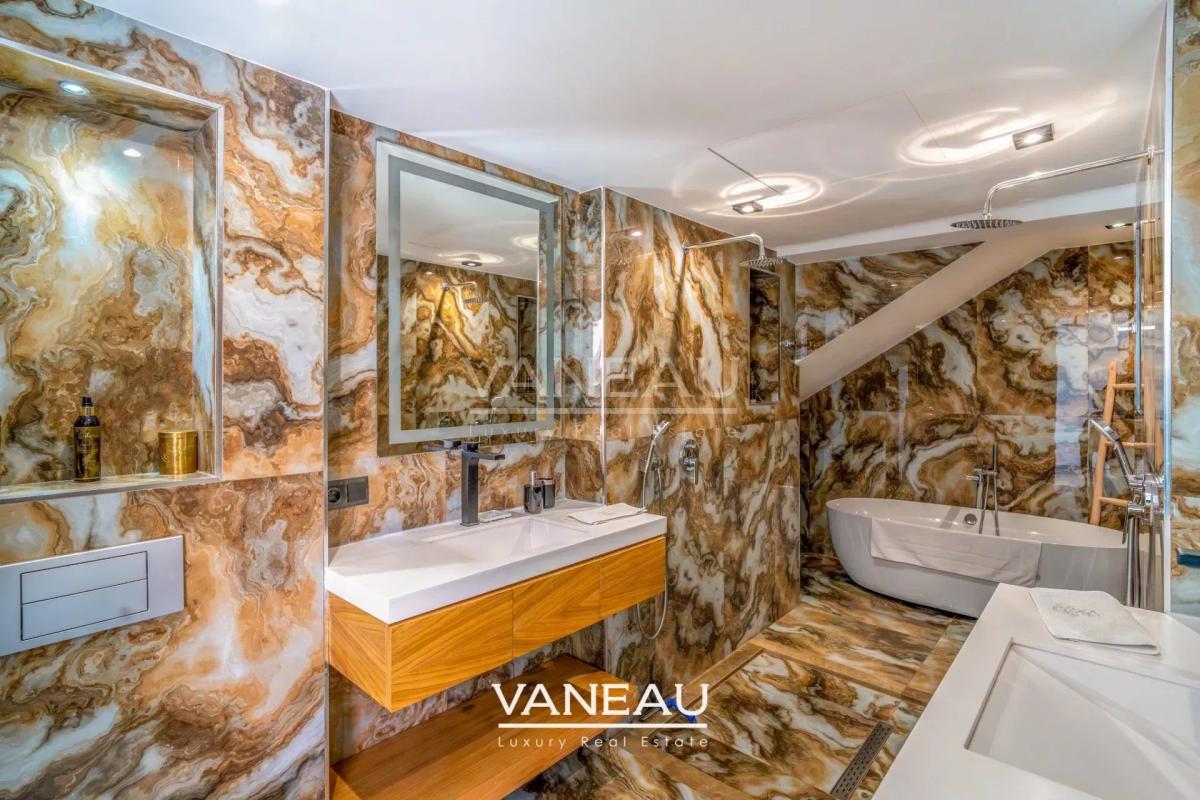Villa contemporaine en deuxième ligne de Golf