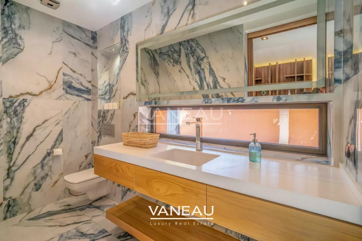 Villa contemporaine en deuxième ligne de Golf