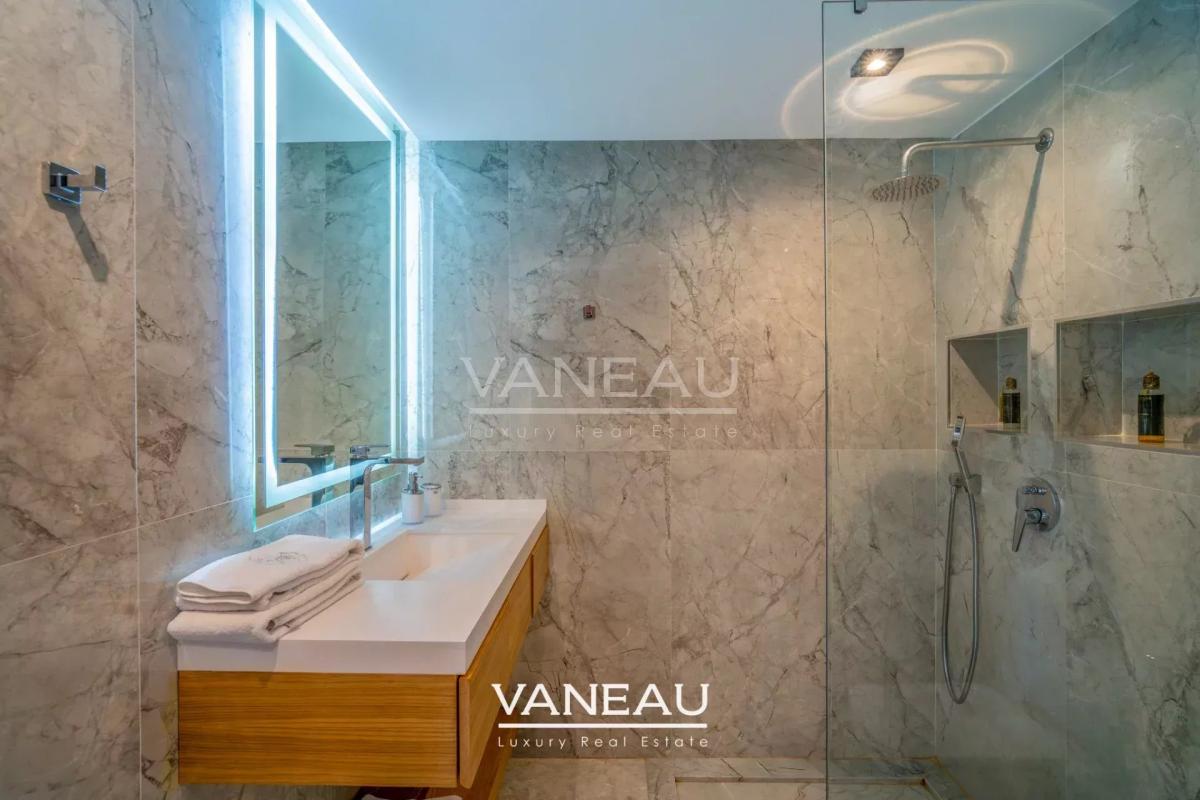 Villa contemporaine en deuxième ligne de Golf
