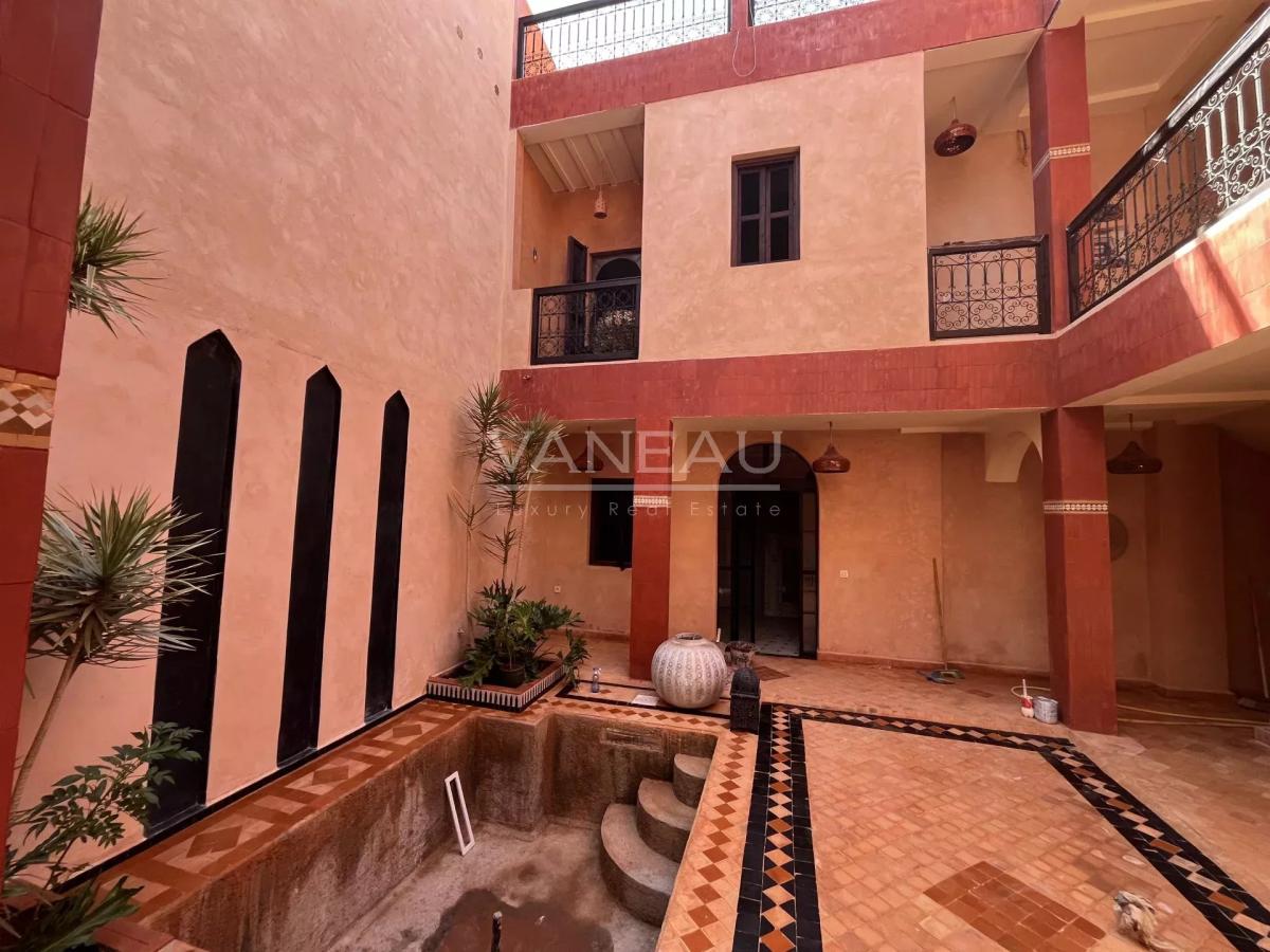 Grand riad en cour de rénovation Larousse/ Bab Doukala